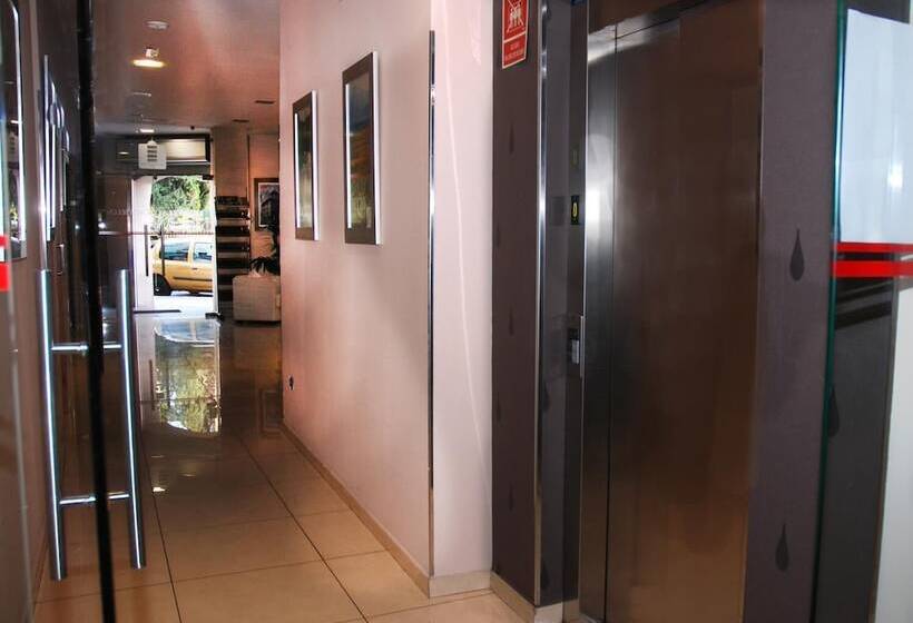 Fotos del hotel Villa De Cacabelos:  2