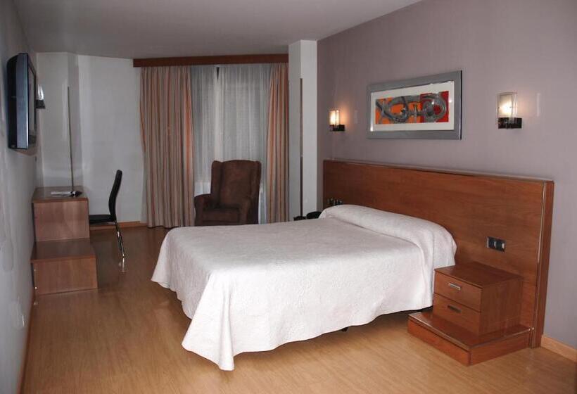 Fotos del hotel Villa De Cacabelos:  7