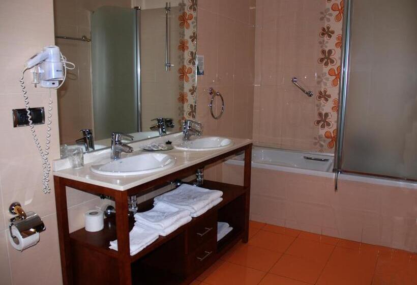 Fotos del hotel Villa De Cacabelos:  10