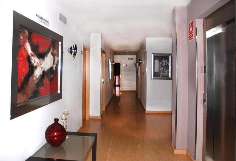 Fotos del hotel Villa De Cacabelos:  3