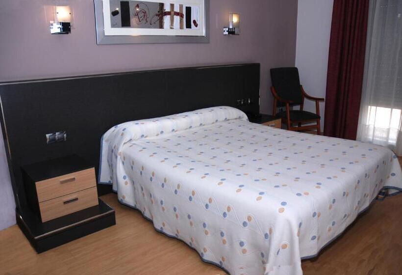 Fotos del hotel Villa De Cacabelos:  1