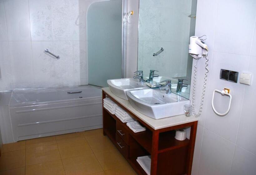 Fotos del hotel Villa De Cacabelos:  4