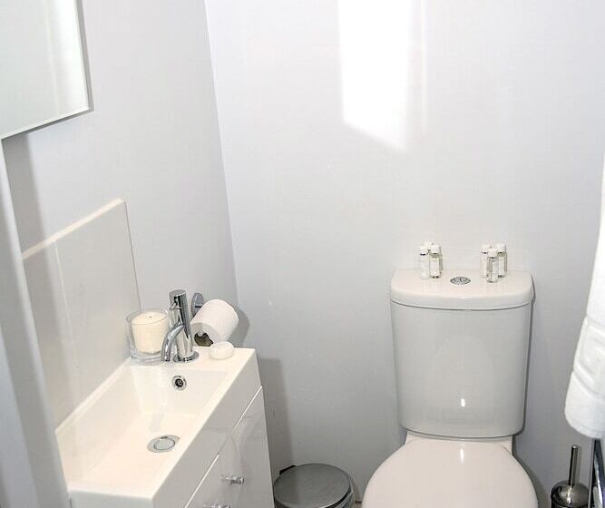 Fotos del hotel Base Serviced Apartments  City Road:  3