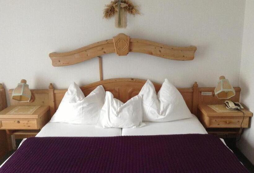 Fotos del hotel Zum Toni:  12