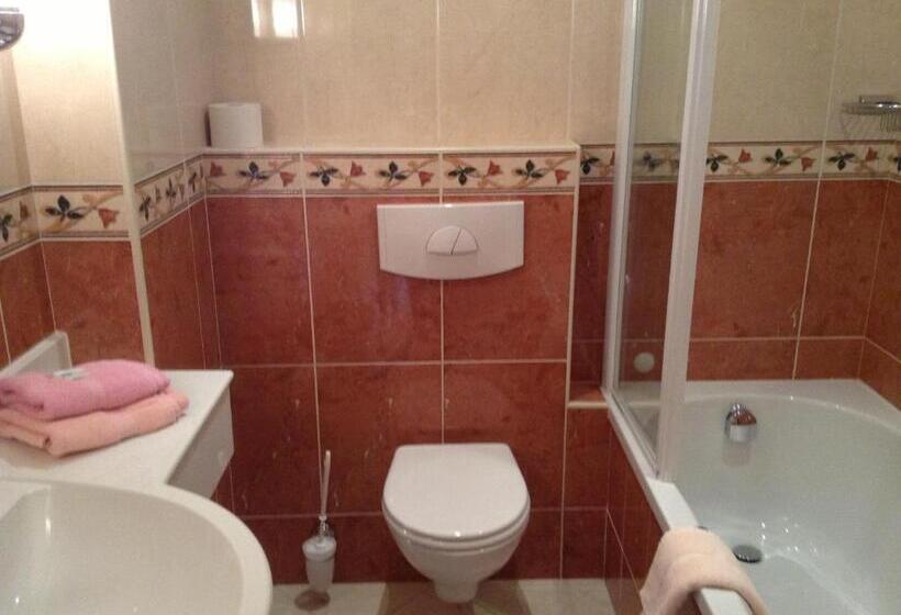 Fotos del hotel Zum Toni:  11