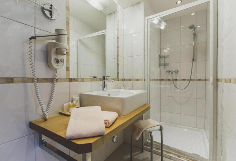 Fotos del hotel Montfort:  6