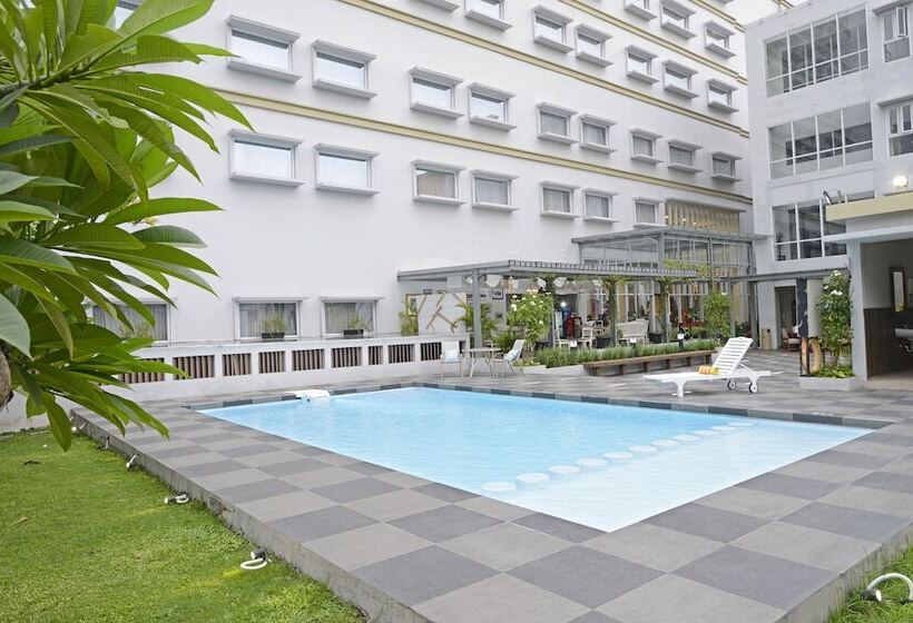 Fotos del hotel La Lisa Hotel Surabaya:  13