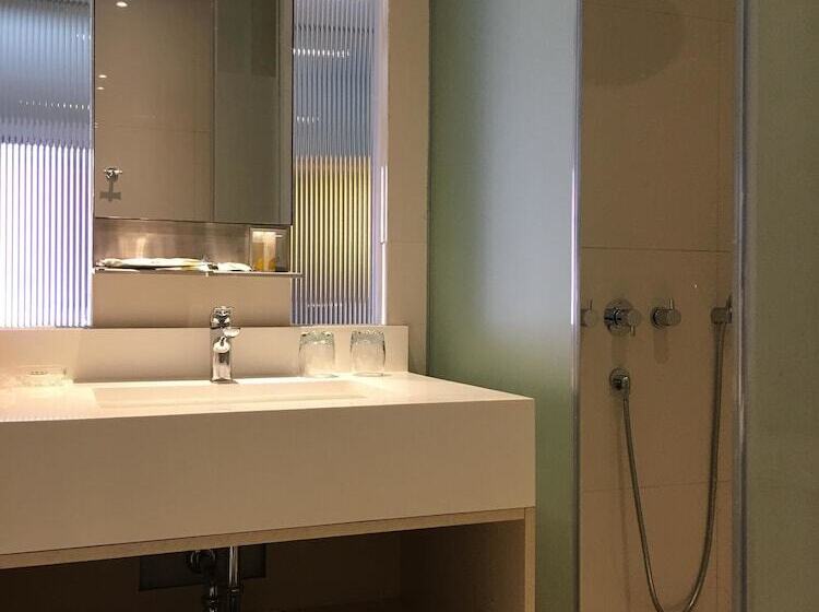 Fotos del hotel La Lisa Hotel Surabaya:  9