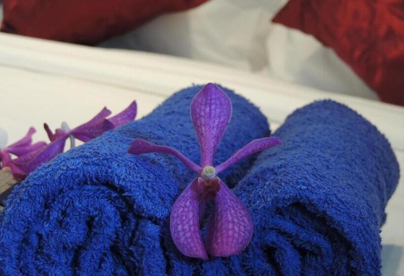 Fotos del hotel Royal Agate Beach Resort:  13