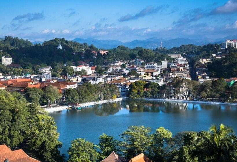 Fotos del hotel Royal Kandyan:  15