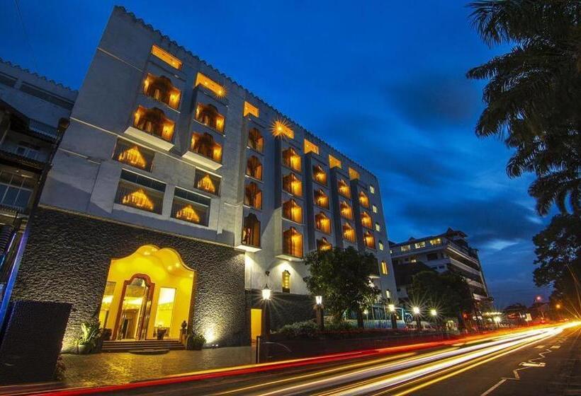 Fotos del hotel Royal Kandyan:  9