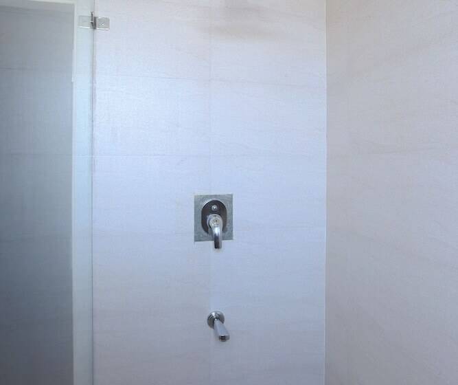 Fotos del hotel Treebo Grand Premier Suites:  12