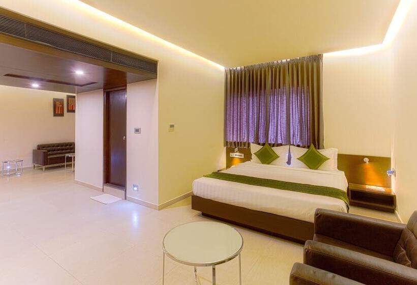 Fotos del hotel Treebo Grand Premier Suites:  13