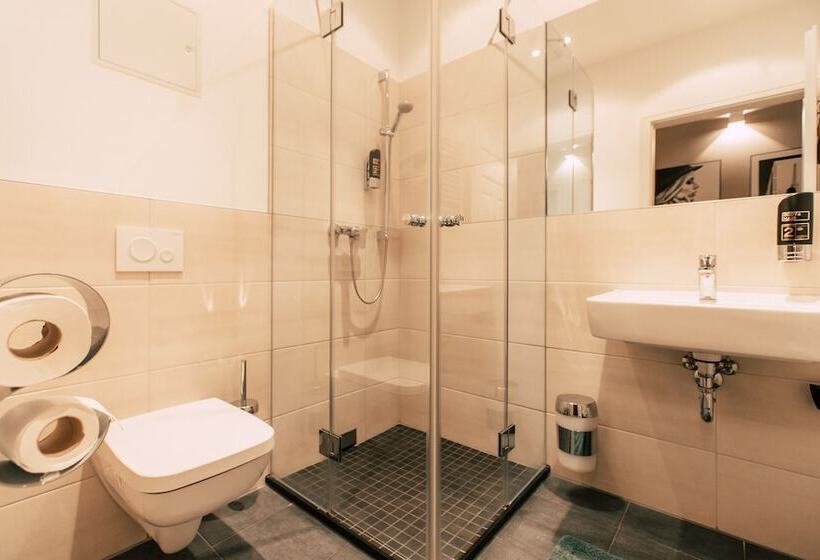 Fotos del hotel Luga Homes  Stadthaus:  20