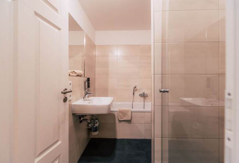 Fotos del hotel Luga Homes  Stadthaus:  25