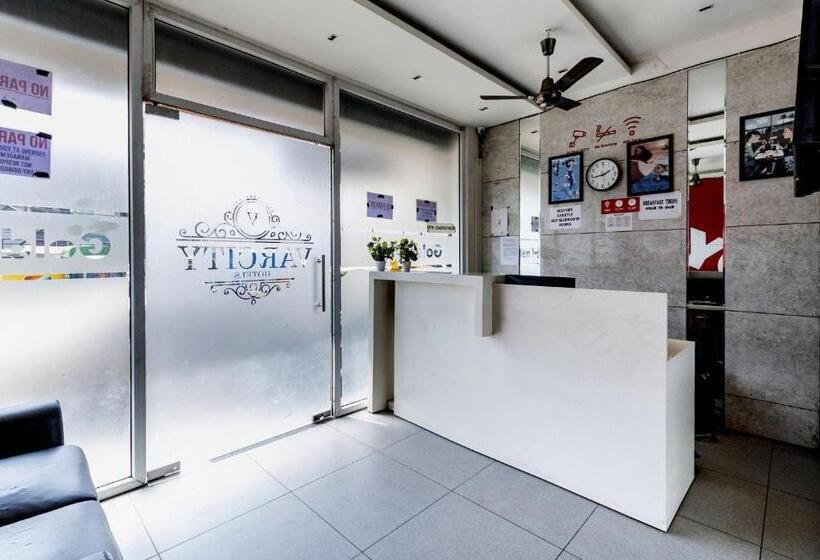 Fotos del hotel Oyo 9605 Hotel Golden Inn:  15