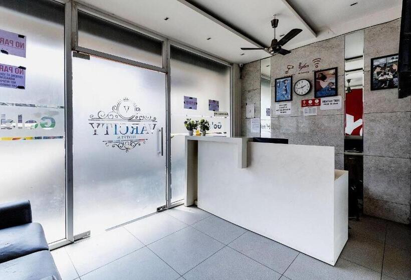 Fotos del hotel Oyo 9605 Hotel Golden Inn:  6