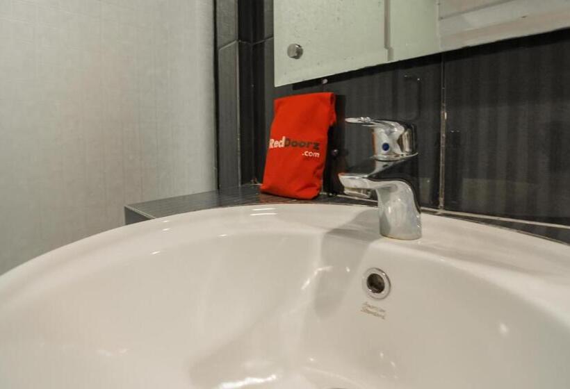 Fotos del hotel Reddoorz Plus Near Soekarno Hatta Airport 2:  12