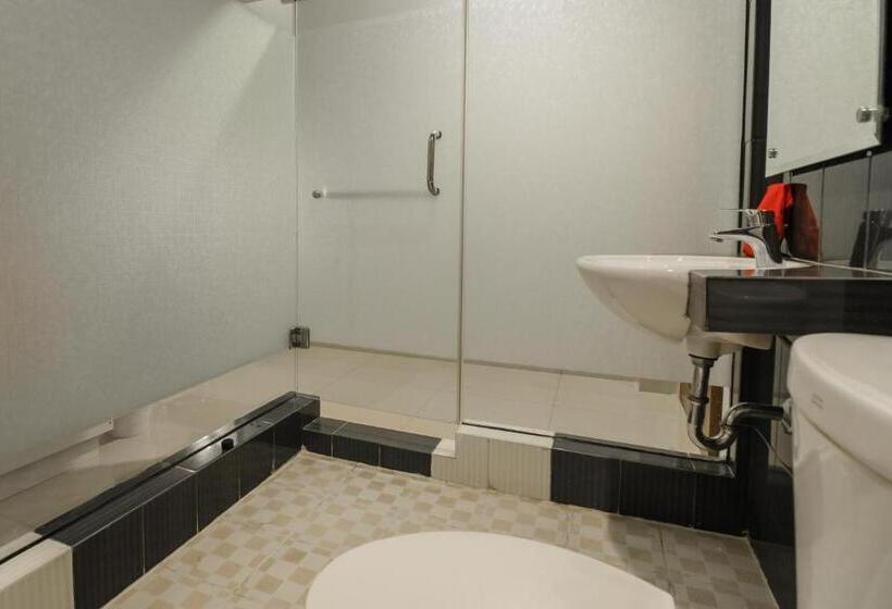 Fotos del hotel Reddoorz Plus Near Soekarno Hatta Airport 2:  2