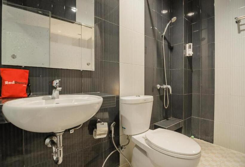 Fotos del hotel Reddoorz Plus Near Soekarno Hatta Airport 2:  4
