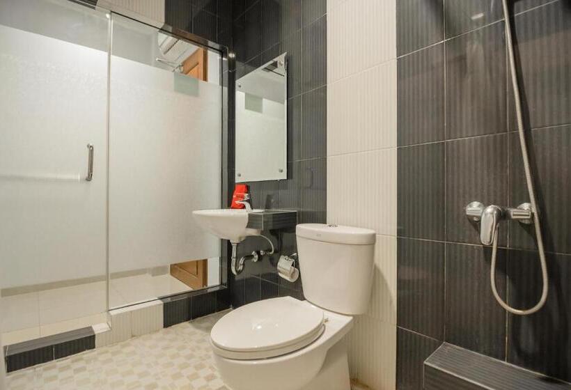 Fotos del hotel Reddoorz Plus Near Soekarno Hatta Airport 2:  8