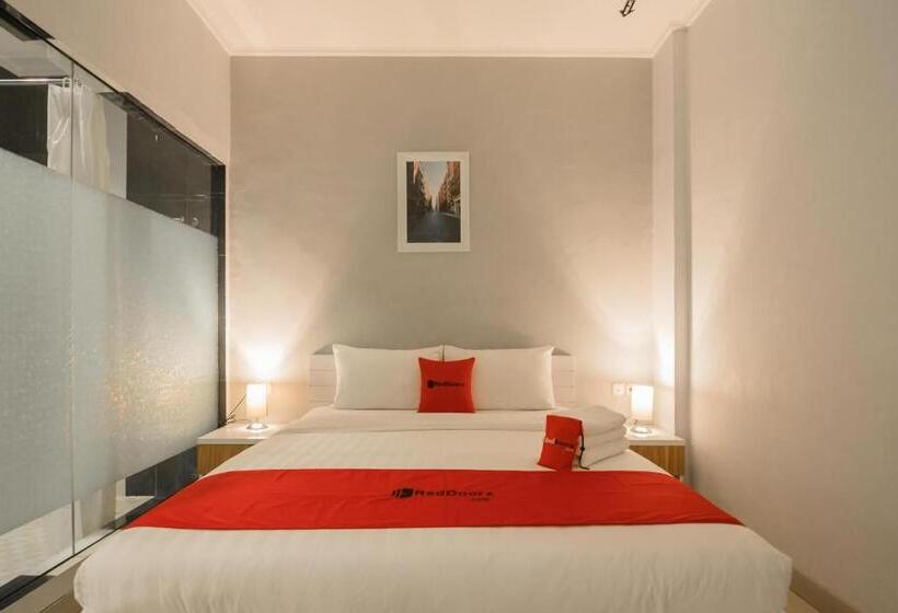 Fotos del hotel Reddoorz Plus Near Soekarno Hatta Airport 2:  9