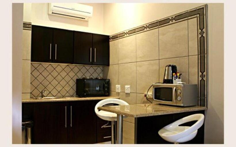 Fotos del hotel Goodey's Guesthouse:  6