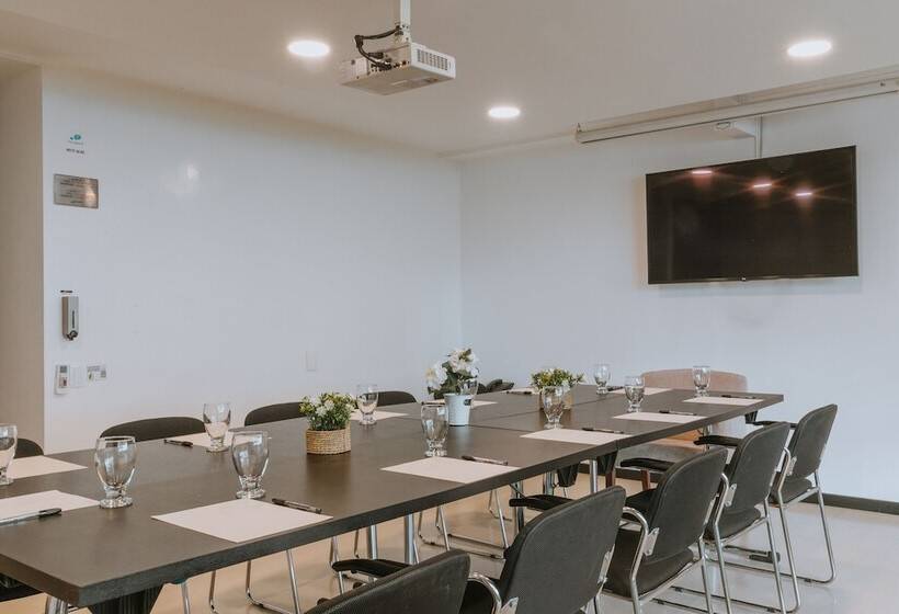 Fotos del hotel Travelers Orange Suites:  3