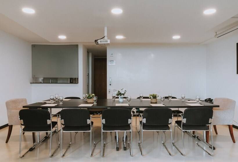 Fotos del hotel Travelers Orange Suites:  10