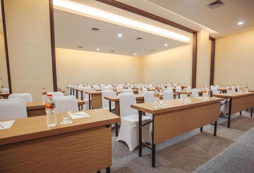 Fotos del hotel Whiz Prime Sudirman Makassar:  19