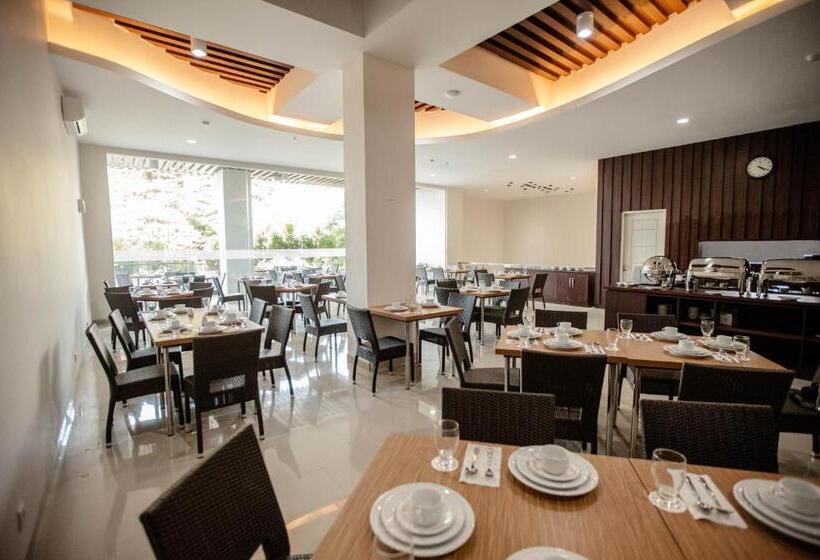 Fotos del hotel Whiz Prime Sudirman Makassar:  15