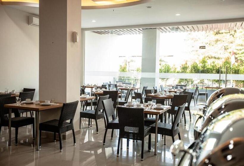 Fotos del hotel Whiz Prime Sudirman Makassar:  12