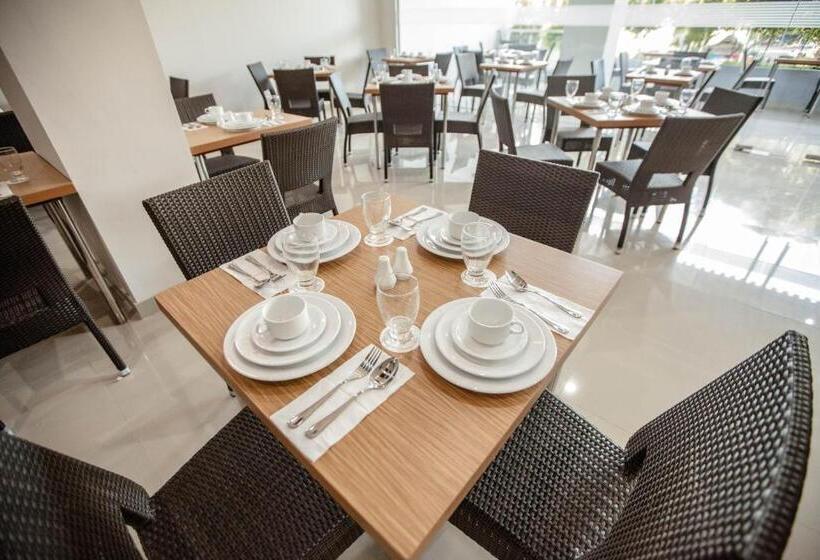 Fotos del hotel Whiz Prime Sudirman Makassar:  4