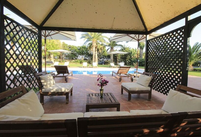 Villa Carlotta Resort