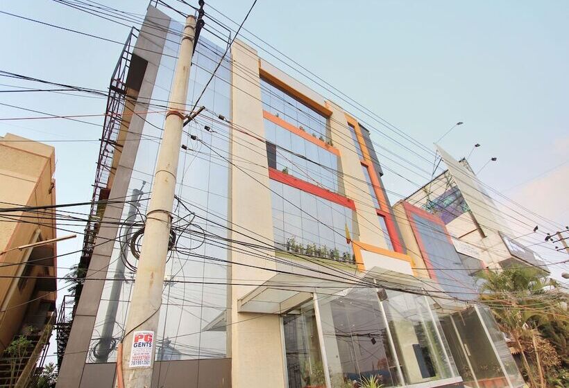 Capital O 13090 Astor