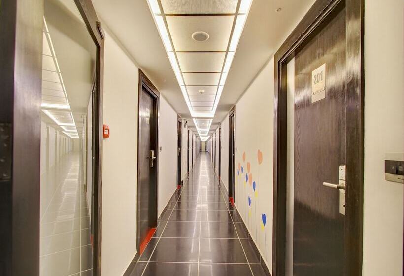 Fotos del hotel Capital O 13090 Astor:  3