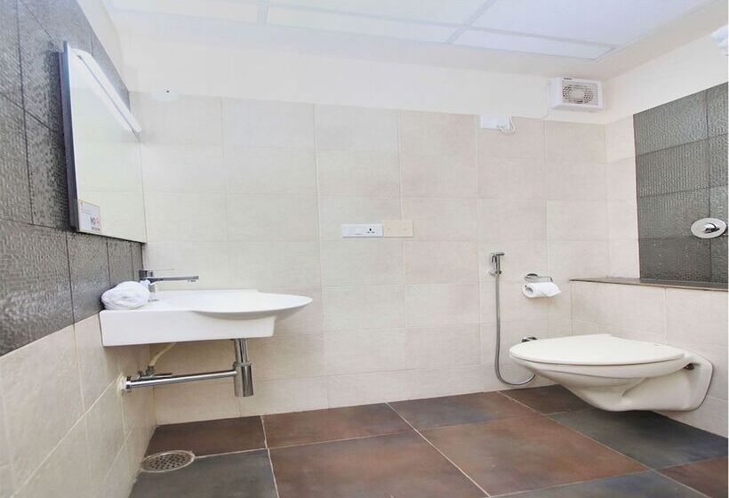 Fotos del hotel Capital O 13090 Astor:  10