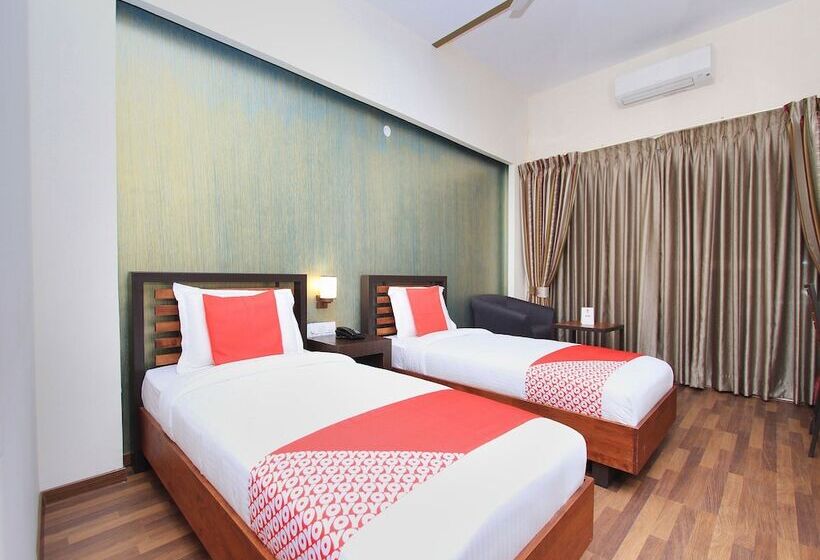 Fotos del hotel Capital O 13090 Astor:  12