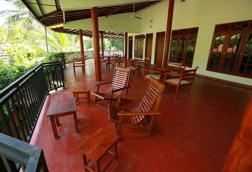 Fotos del hotel La Safari Inn Tissamaharama:  2