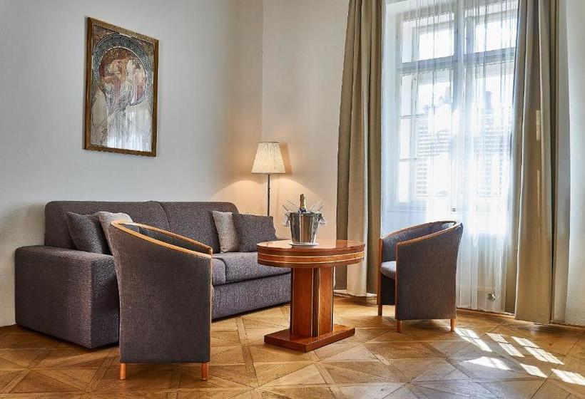 Fotos del hotel Three Golden Crowns Apartments:  25