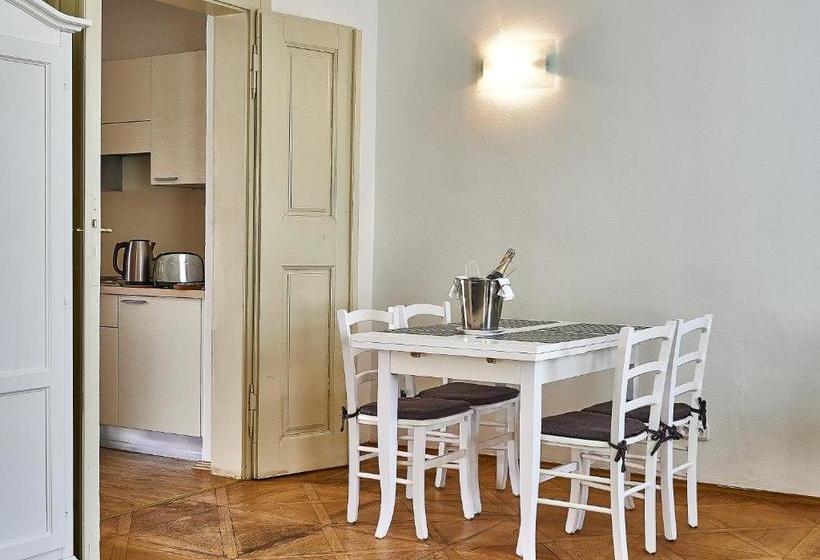 Fotos del hotel Three Golden Crowns Apartments:  18