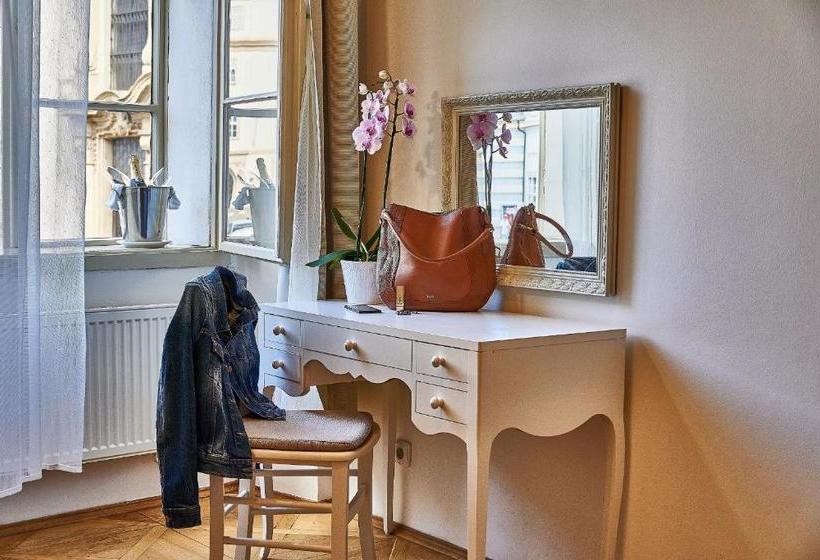 Fotos del hotel Three Golden Crowns Apartments:  17