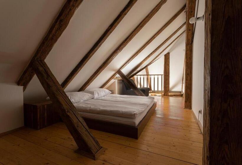 Fotos del hotel Three Golden Crowns Apartments:  8