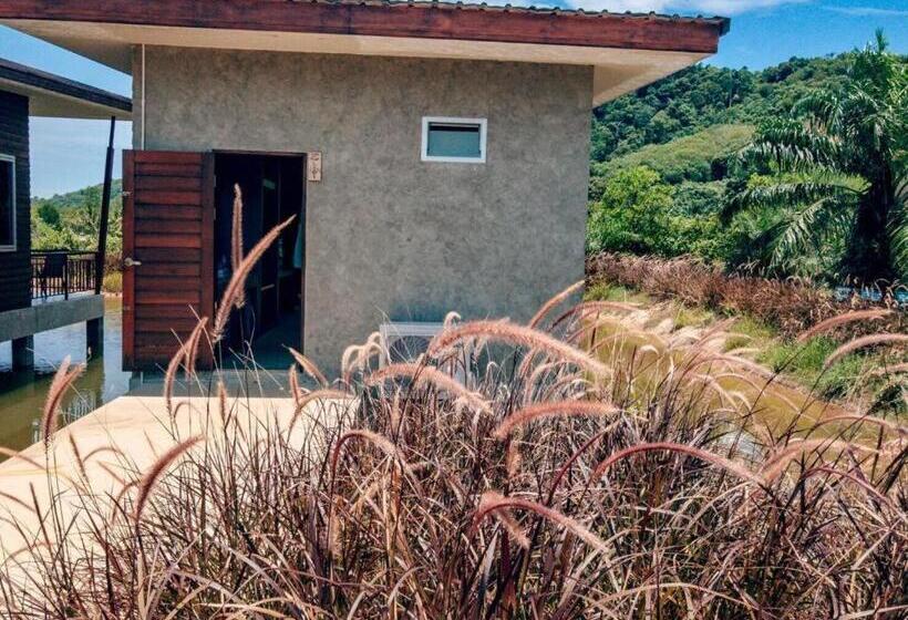 Fotos del hotel Amantra Lake View Resort:  9