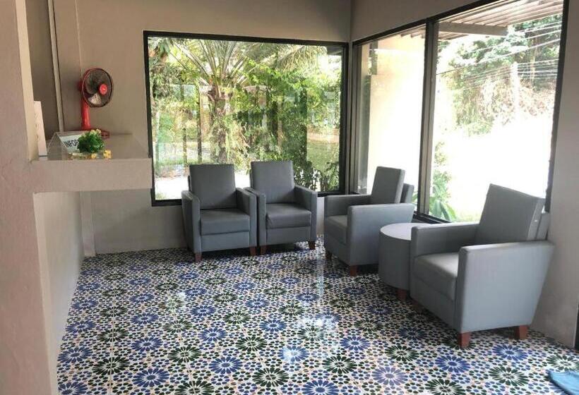 Fotos del hotel Amantra Lake View Resort:  5