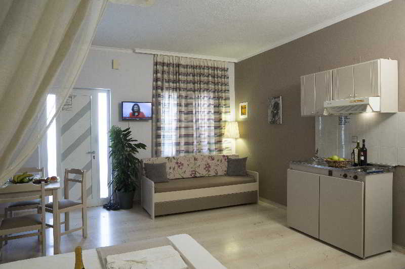 Fotos del hotel Elia Stalos Apartments:  6