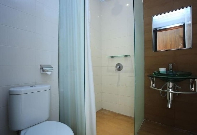 Fotos del hotel Reddoorz @ Padma Utara:  6