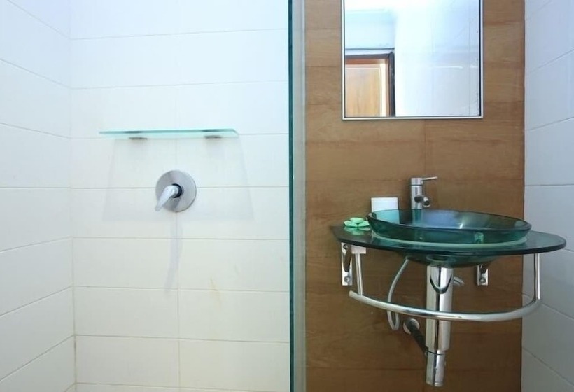 Fotos del hotel Reddoorz @ Padma Utara:  9