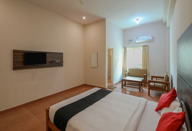 Fotos del hotel Capital O 22212 J K Golden Embassy:  8