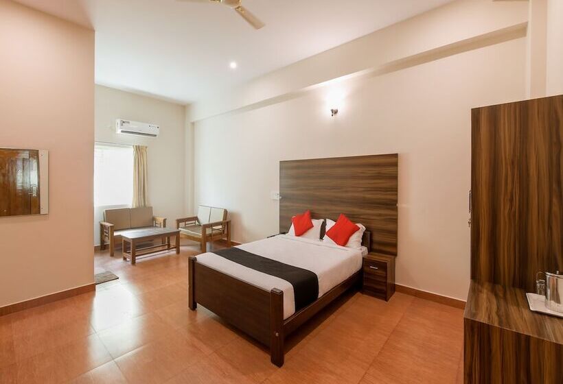 Fotos del hotel Capital O 22212 J K Golden Embassy:  10